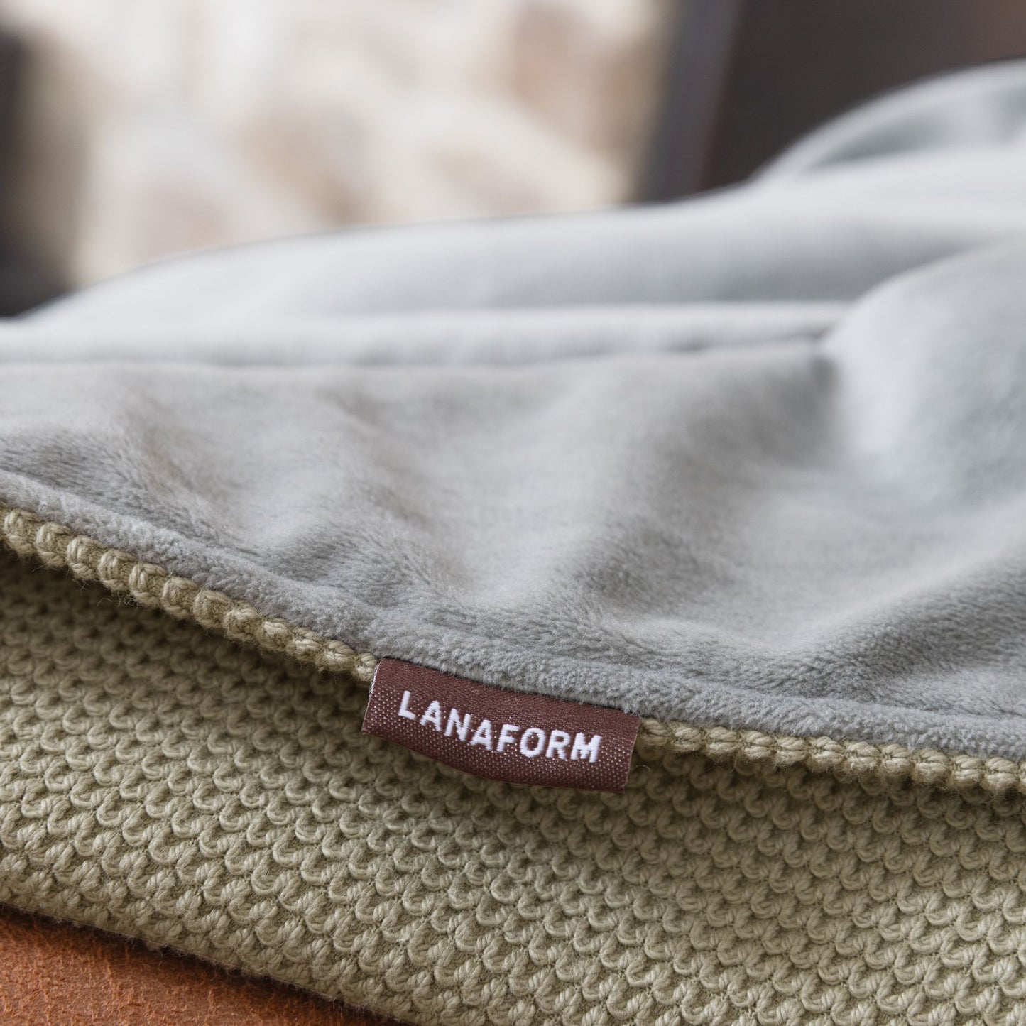 Lanaform Heat Wrap – Uppladdningsbar värmeponcho för axlar och kropp – bild 2