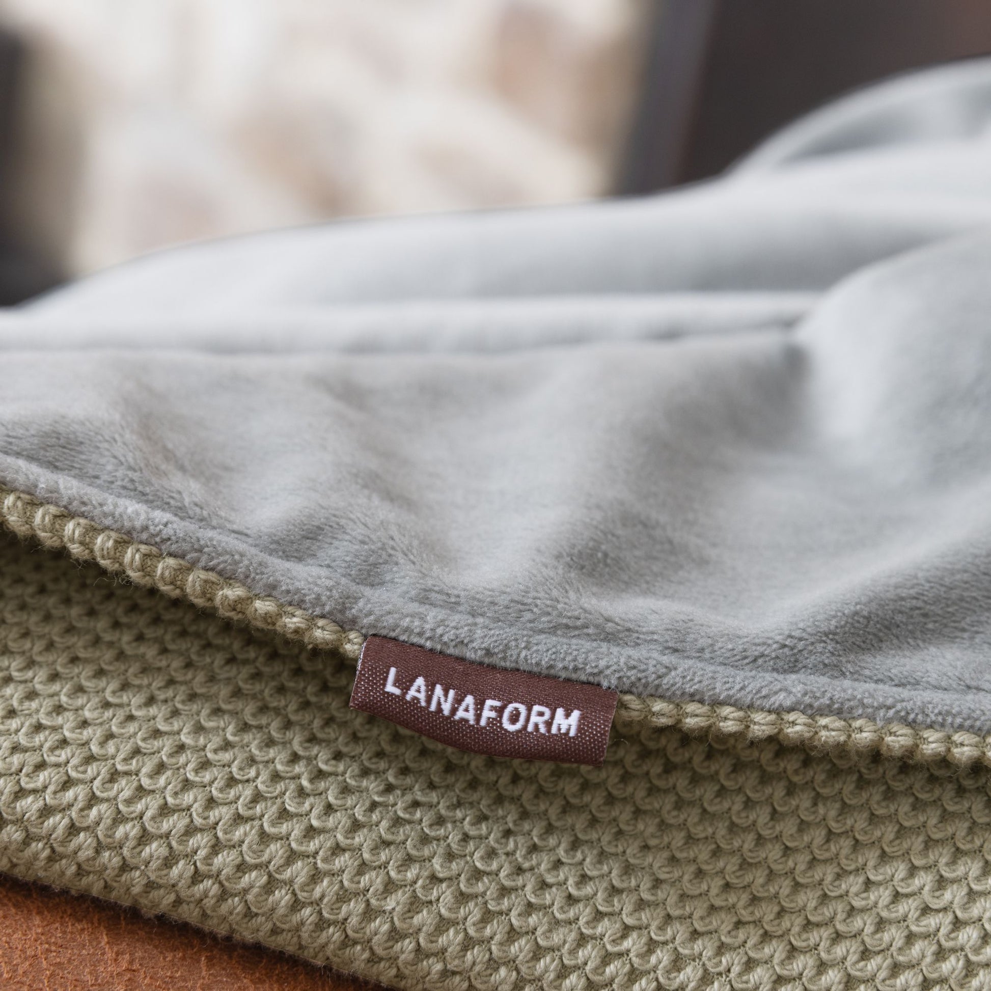 Lanaform Heat Wrap – Uppladdningsbar värmeponcho för axlar och kropp – bild 2