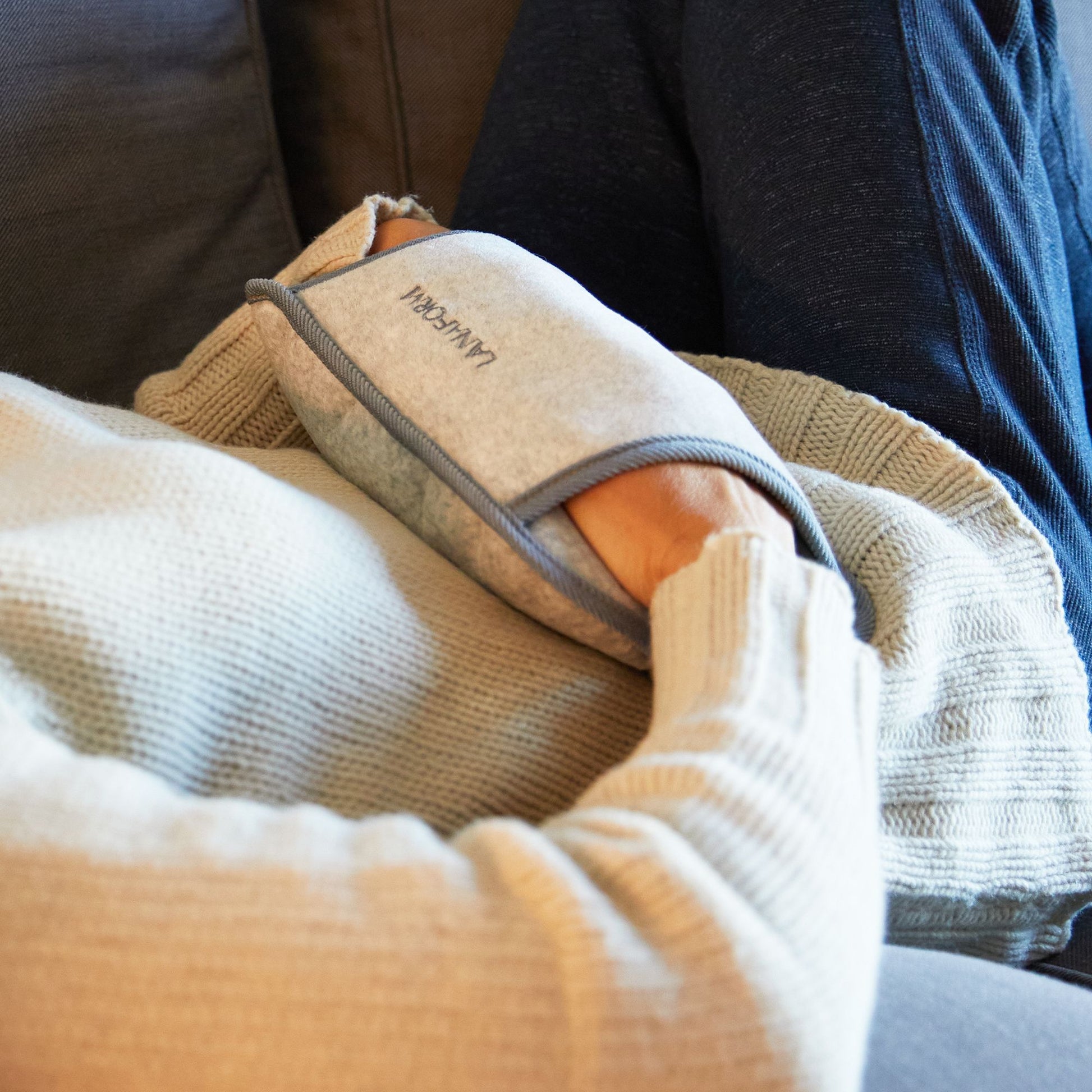Lanaform Hottle Well-Being – Elektrisk värmedyna med mjukt textilöverdrag – bild 2